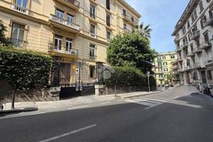 3 LOCALI A NAPOLI