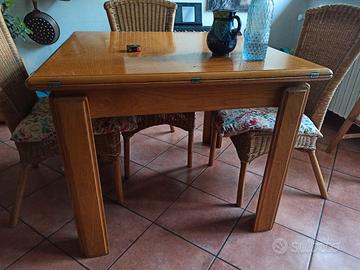 Tavolo quadrato allungabile e tavolino