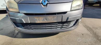 RENAULT MEGANE 2009 PARAURTI ANTERIORE