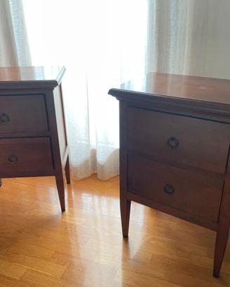 Coppia comodini in legno in stile classico