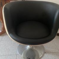 Poltroncina girevole,nera  e beige