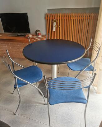 Tavolino da salotto completo di 4 sedie