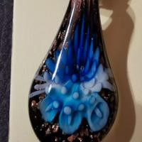 COLLANA in VETRO - fiore blu / bianco / azzurro