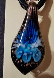 COLLANA in VETRO - fiore blu / bianco / azzurro