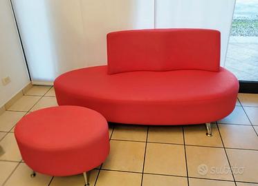 Divano con Pouf colore Rosso in Ecopelle 