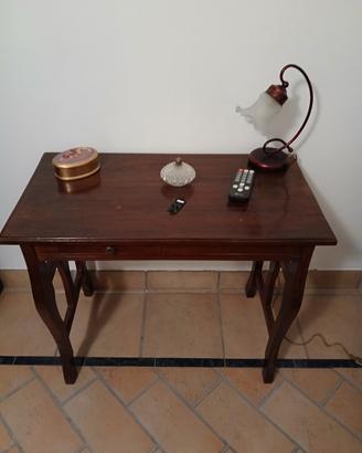 Tavolino in legno, restaurato