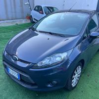 Ford Fiesta 1.2 82 CV 5 porte Titanium full 2011 1