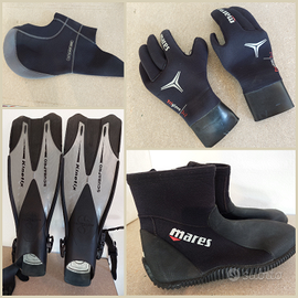 Attrezzatura sub: muta, pinne, zavorra, bussola