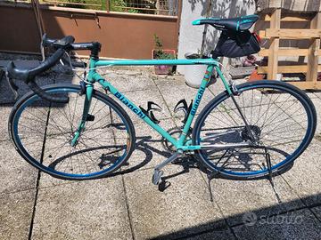 Bicicletta Bianchi da corsa professionale 