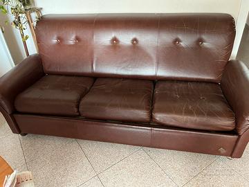 Divano letto  in pelle in buone condizioni