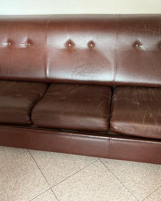 Divano letto  in pelle in buone condizioni