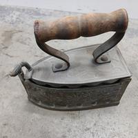ferro da stiro vintage in ottone 