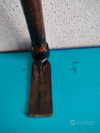 Zappino in acciaio forgiato con manico in faggio 