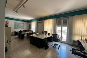 EUR - Viale Europa Ufficio A/10 110 mq con balcone