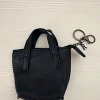 Portachiavi con piccola borsa nera