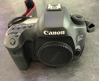 Canon EOS 5DSR 50.6 MP/solo 10.000 scatti/perfetta