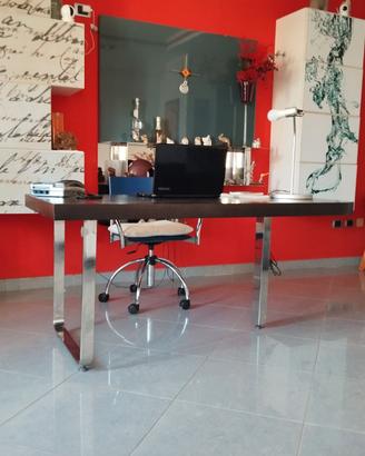 Scrivania con piano wenghè da 6 cm di spessore
