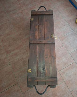 Cassa in legno vintage con maniglie in corda