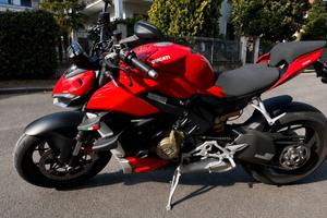Ducati streetfighter. V4. Anno 2021