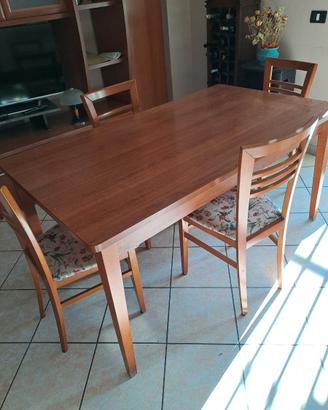 Tavolo estendibile con sedie teverola