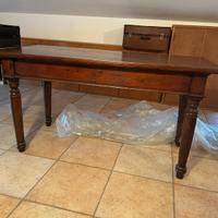 Tavolo in legno massello stile classico
