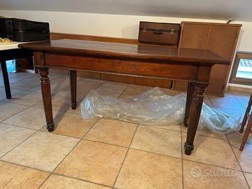 Tavolo in legno massello stile classico