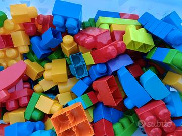 Megablocks circa 240 pz