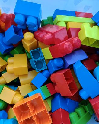 Megablocks circa 240 pz