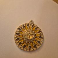 Ciondolo  Sole Raggiante con Smalti Colorati