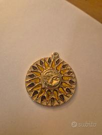 Ciondolo  Sole Raggiante con Smalti Colorati