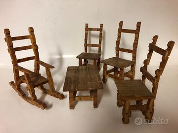 Sculture in legno: sedie, tavolo, sedia a dondolo