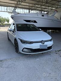 Golf 8 TGI