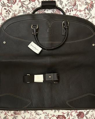 Porta abiti in pelle