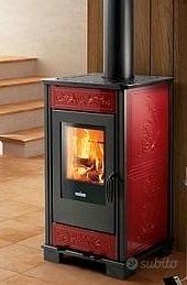 Stufa a legna in maiolica