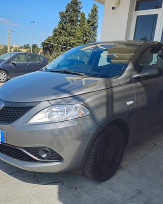 Lancia Ypsilon 1.0 firefly hybrid Silver s&s 70cv