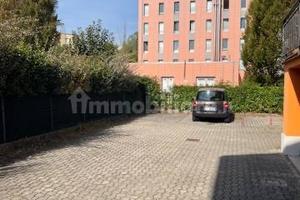 Posto auto e cantina