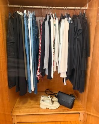 Lotto di abiti da donna