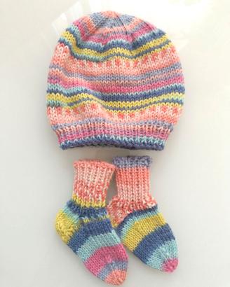 Berretto e calzini in misto lana per neonato