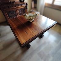 tavolo e sedie in noce - stile rinascimento