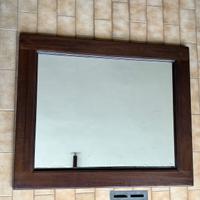 Specchio con cornice in noce scuro