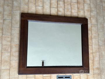 Specchio con cornice in noce scuro