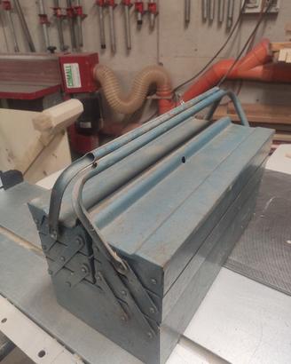 cassetta attrezzi in metallo