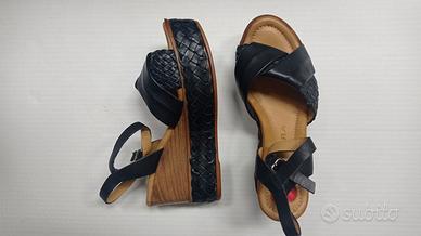 Sandali con zeppa Le Poeme color nero