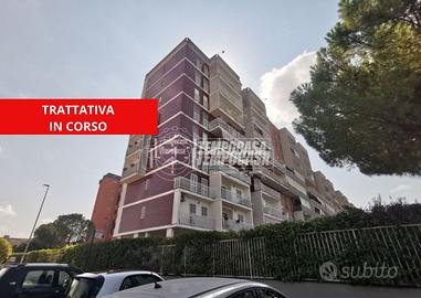 Comodo quadrivani con cantina e due posti auto.