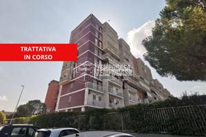 Comodo quadrivani con cantina e due posti auto.