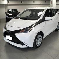 Toyota Aygo 5 Porte Aygo 5p 1.0 x-play my15 KM 740