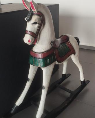 Cavallo a dondolo 