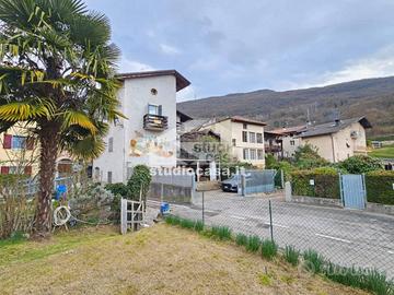 PORZIONE DI CASA CON GIARDINO e CANTINE