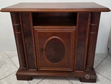 Mobiletti in legno massello arte povera.