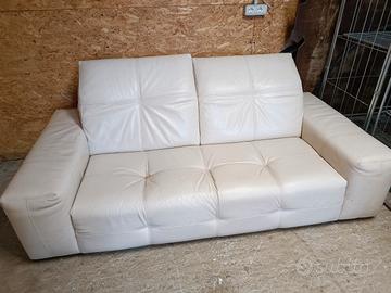 Divano in pelle bianca di Divani&Divani